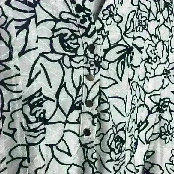 NWT Cathy Daniels Simply Textured Roll Tab Sleeve Print Top Sz S - Picture 4 of 12